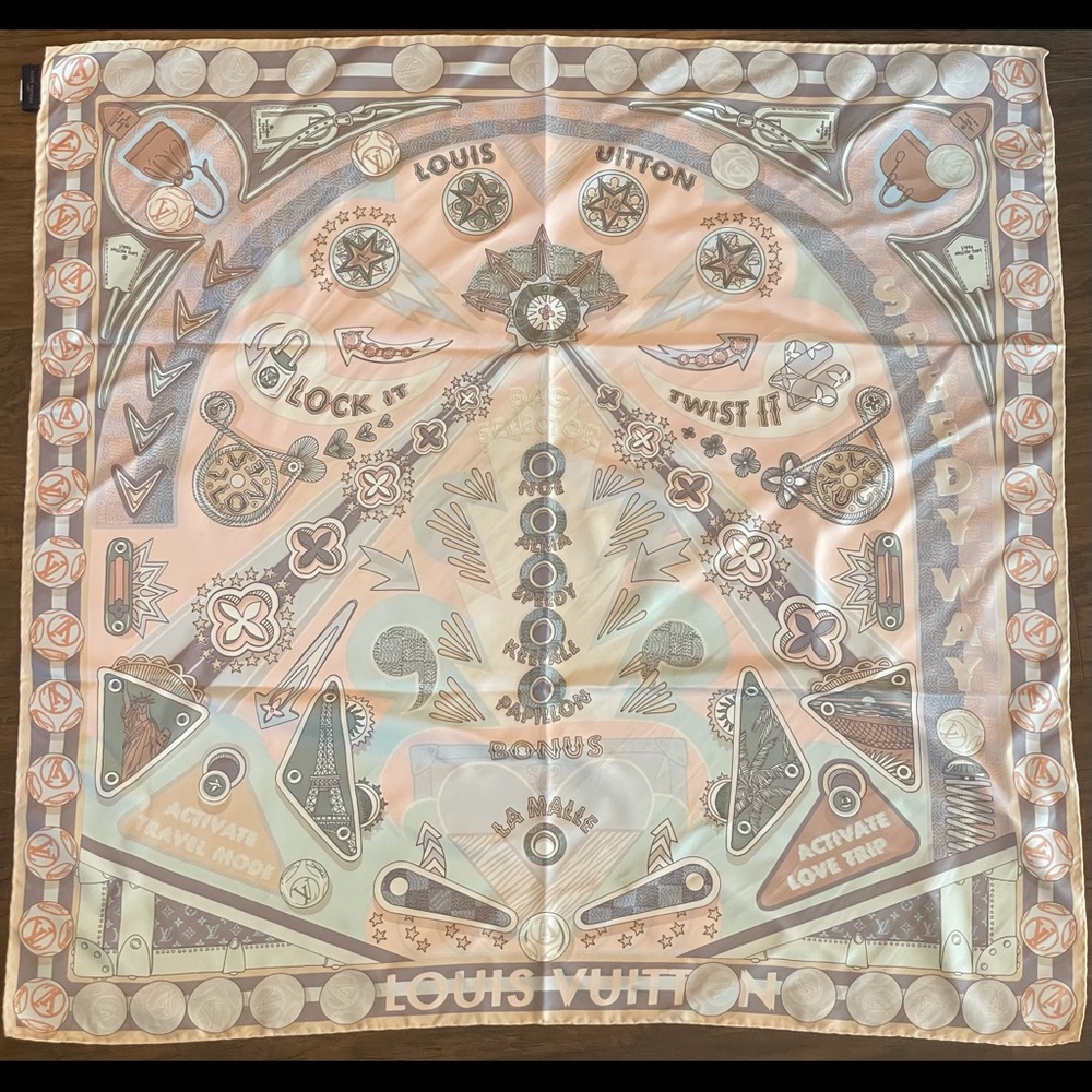 Louis Vuitton silk scarf in light pink